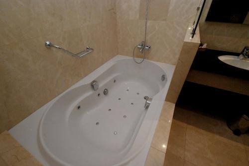 Hotel Los Penascales - Adults Only Лас Росас де Мадрид Екстериор снимка